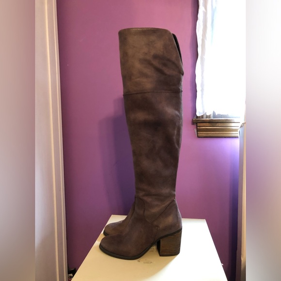 Hinge Canton Over the knee boot. Color Brown. Size 7. - Picture 6 of 11